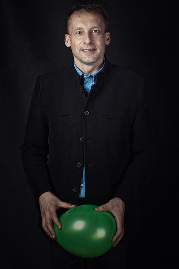 Un Ballon vert. Pierre